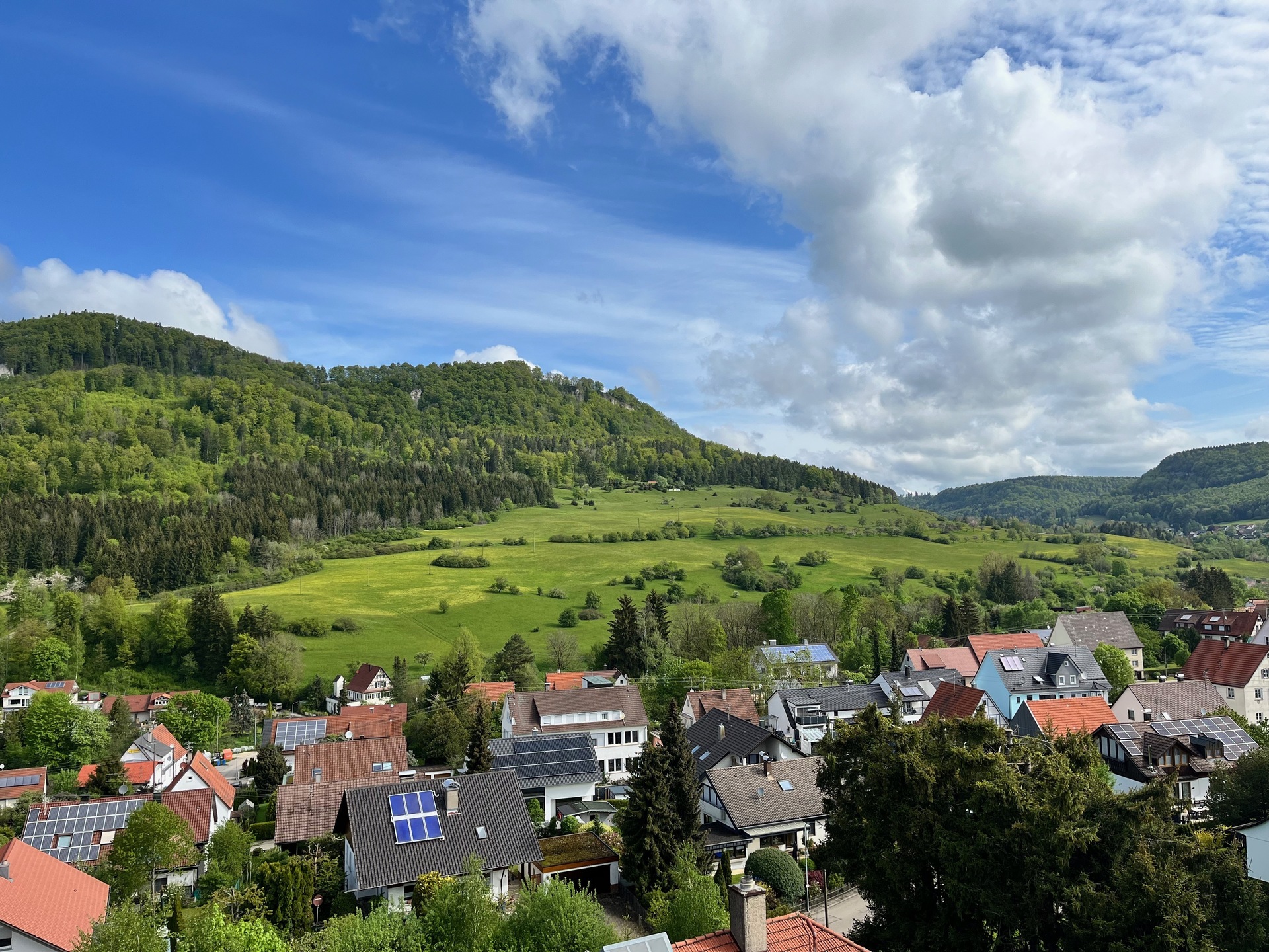 in schöner Umgebung mit Aussichts ins Grüne 